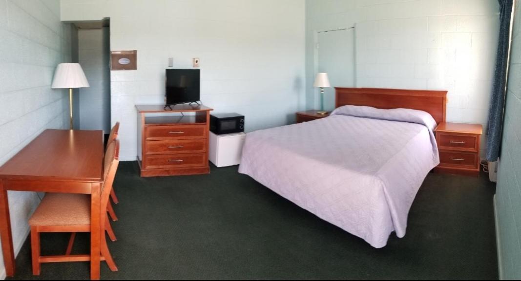 Holiday Host Motel Sonora Zewnętrze zdjęcie